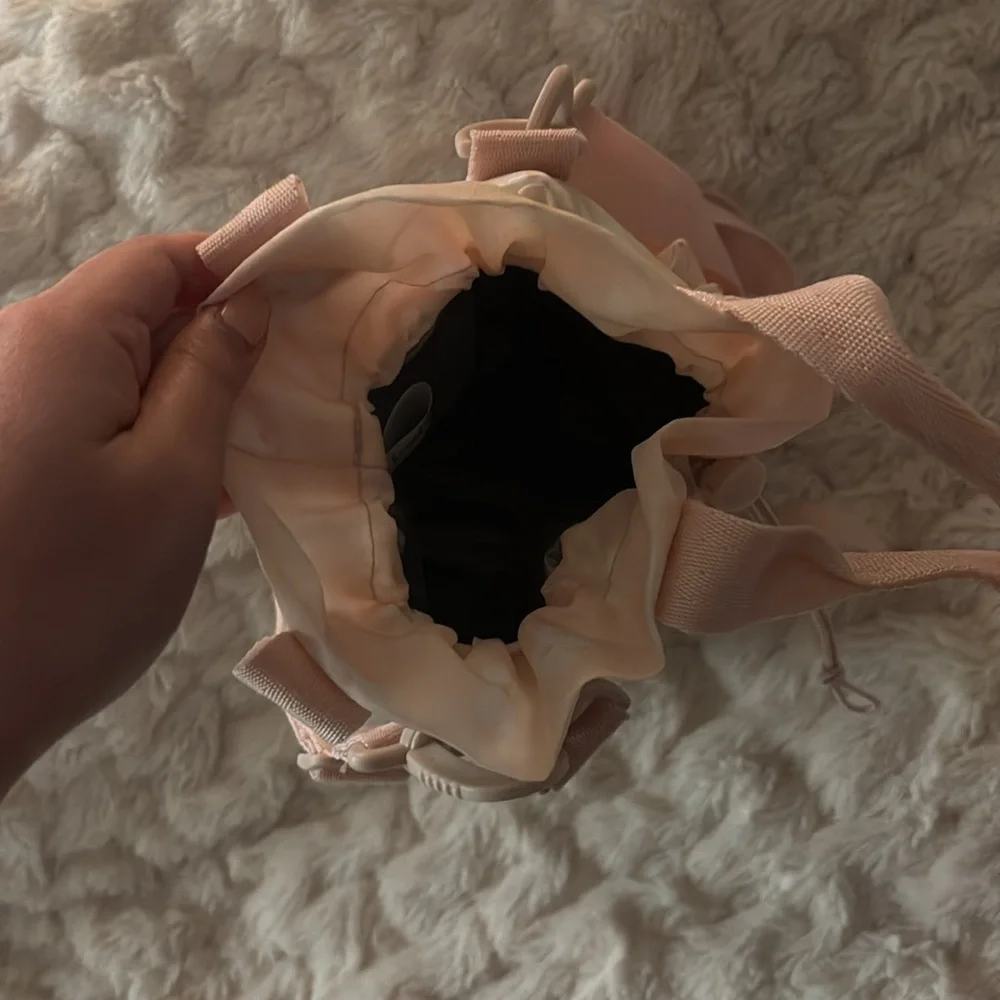 blogilates water bottle sling bag - Picture 2 of 5